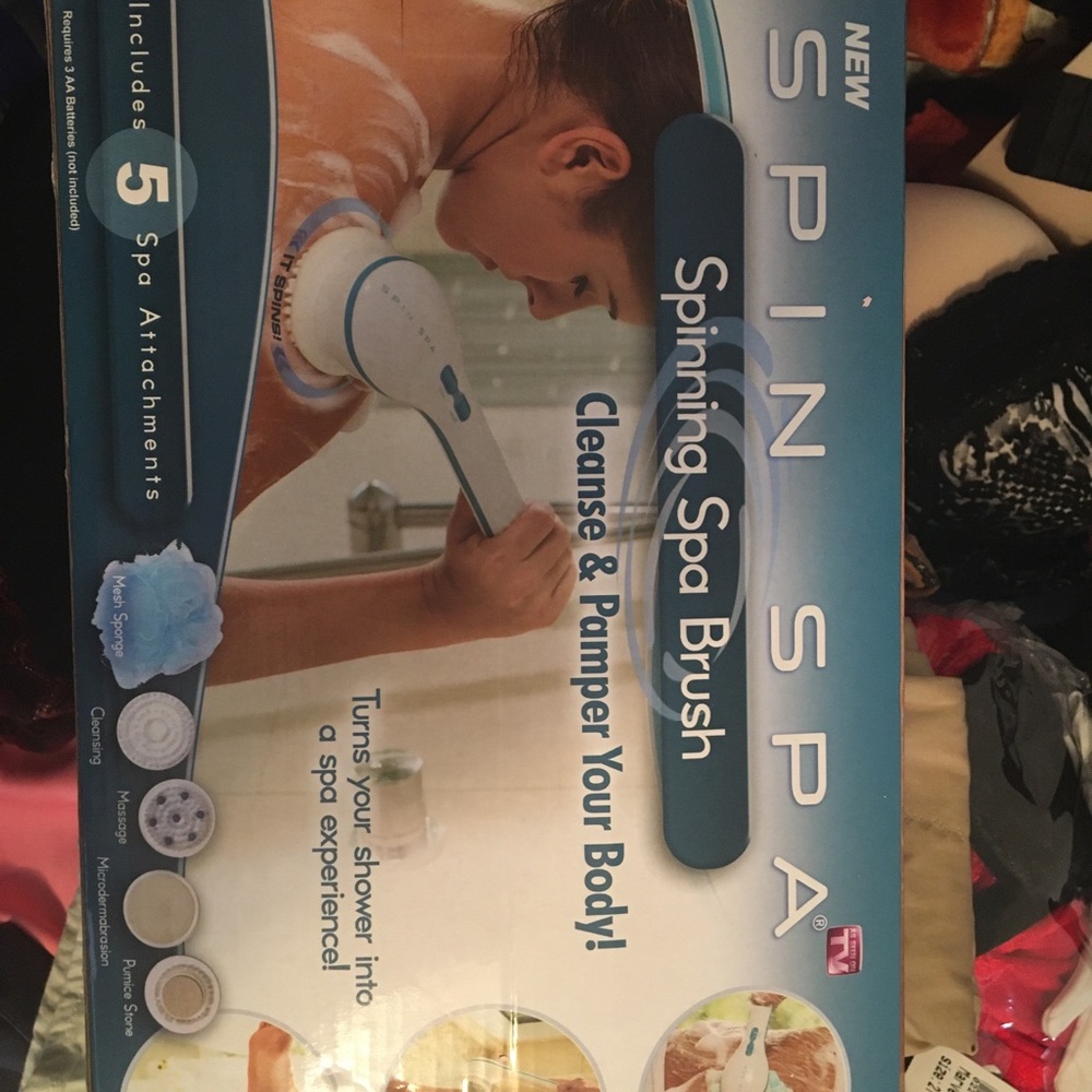 Spinning spa brush